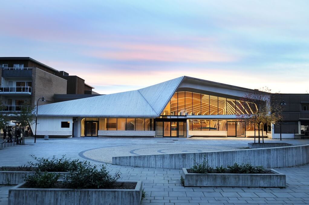 Die Bibliothek im Kulturhaus von Vennesla, Norwegen.